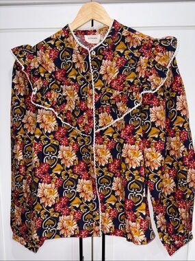 Sommer Floral Ruffle Button-Down Blouse in Navy Multicolor